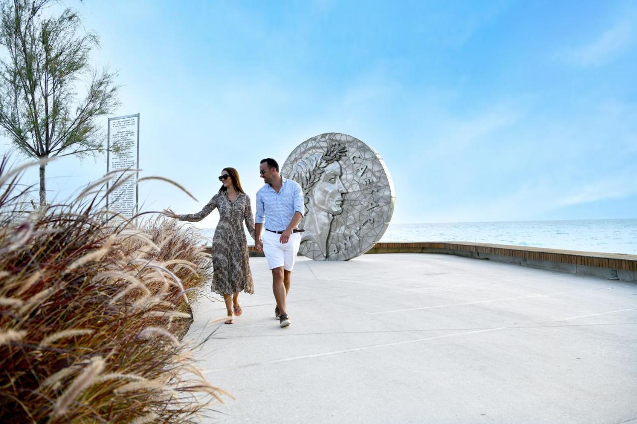 Green Coast Hotel Paljasa Bagian luar foto