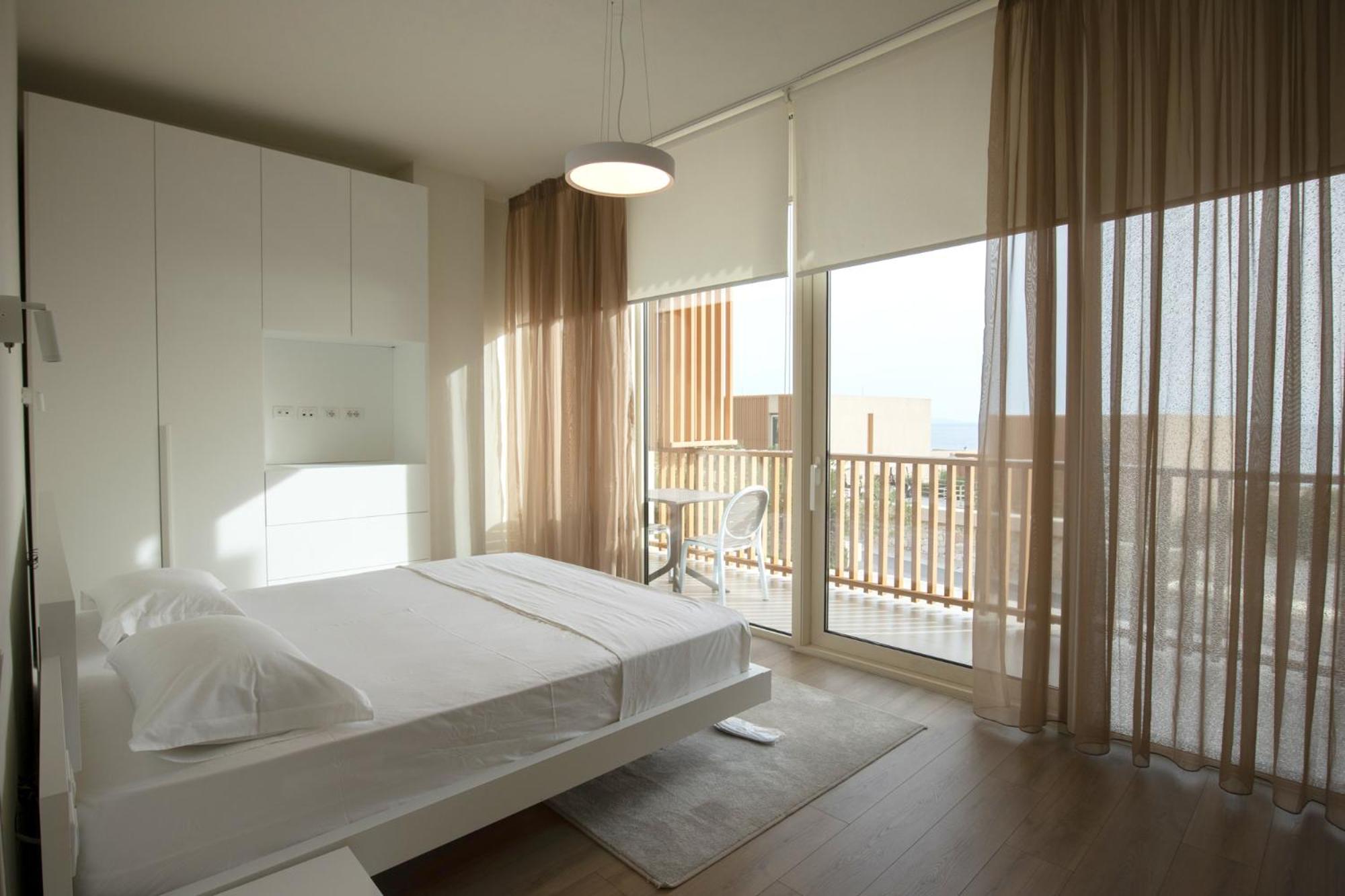 Green Coast Hotel Paljasa Bagian luar foto