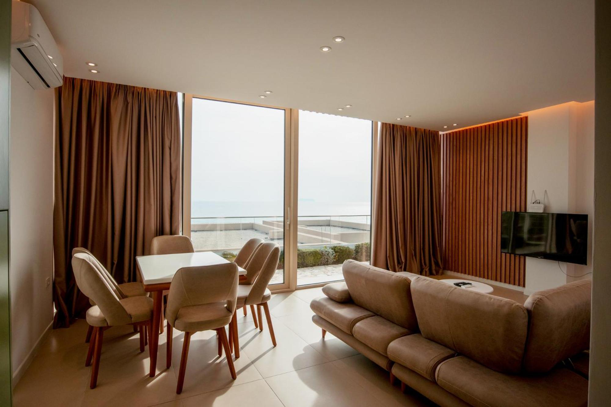 Green Coast Hotel Paljasa Bagian luar foto