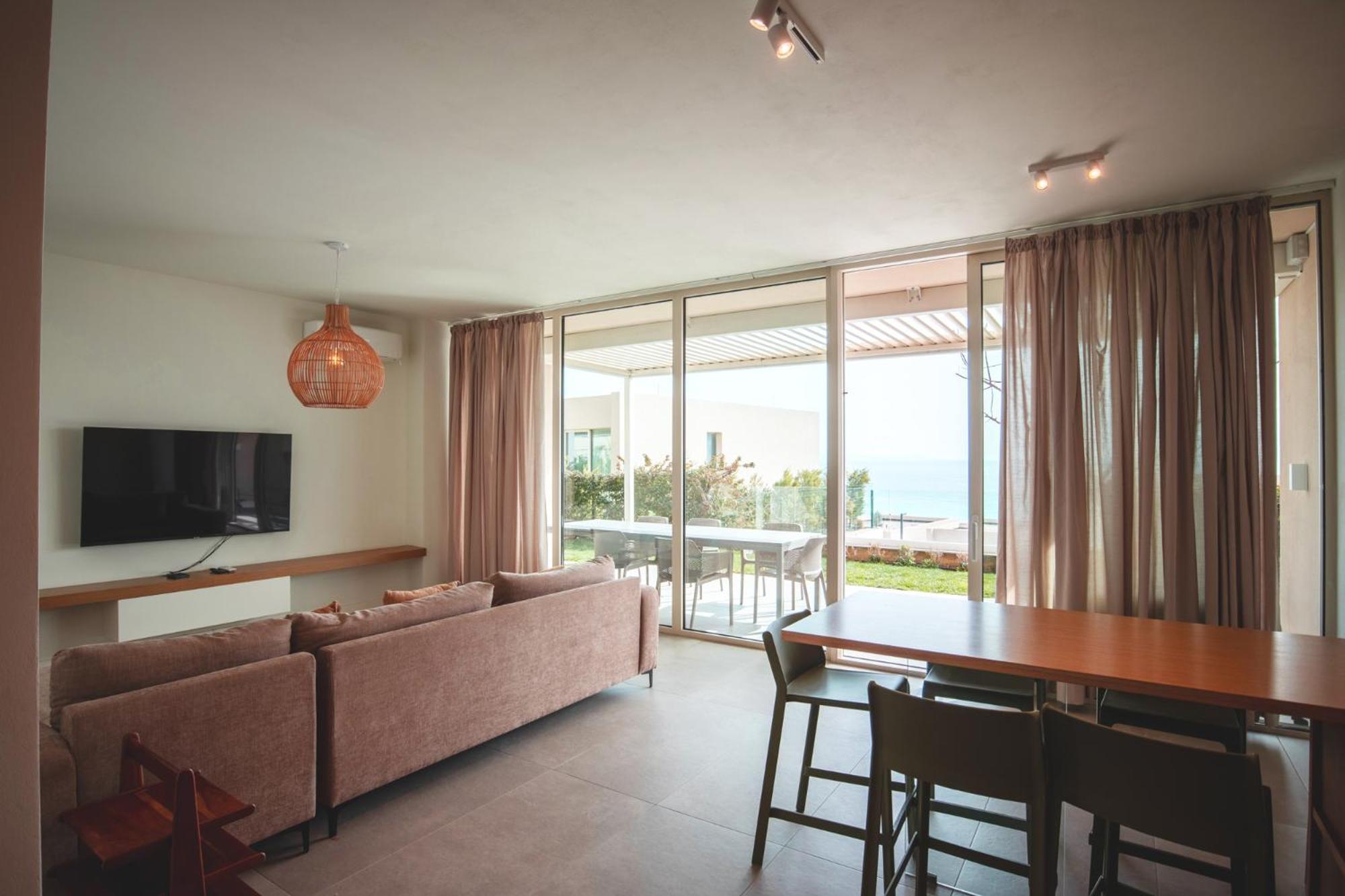 Green Coast Hotel Paljasa Bagian luar foto